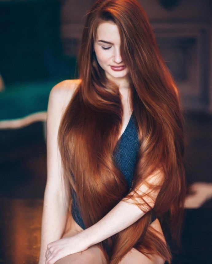 Анастасия Сидорова — русская Рапунцель с роскошными рыжимы волосами, победившая алопецию