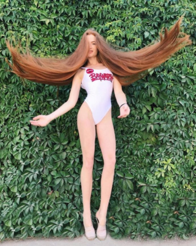 Анастасия Сидорова — русская Рапунцель с роскошными рыжимы волосами, победившая алопецию