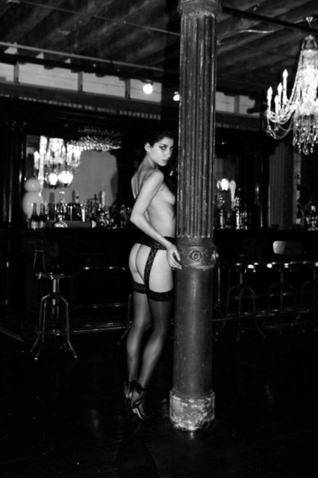 Топ модель Эмили Пайе в откровенной фотосессии