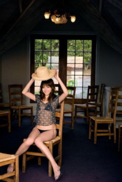 Yumi Sugimoto в откровенной фотосессии